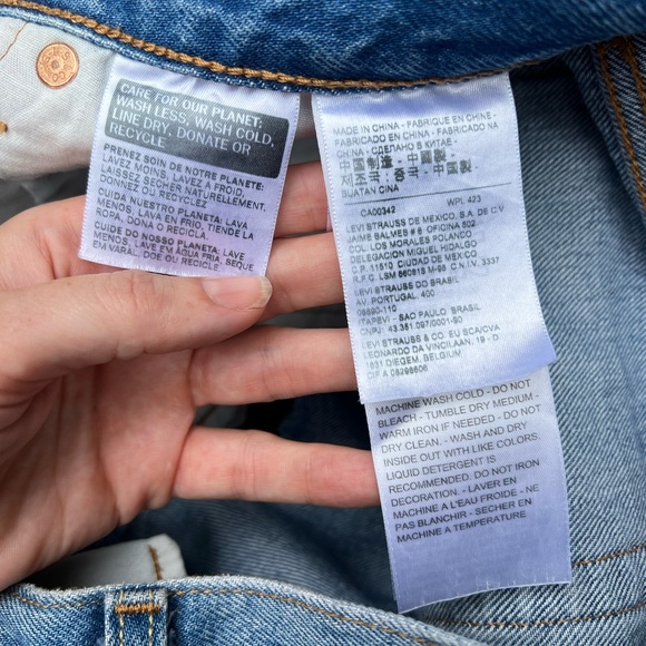 Authentic Levi’s 501 Jean Shorts with Floral Embroidery - Size 26 - Picture 6 of 11